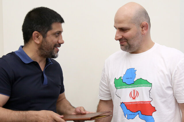 دبیر