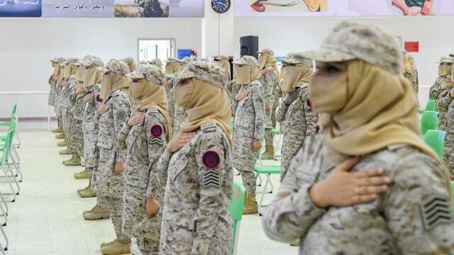 سربازان-زن