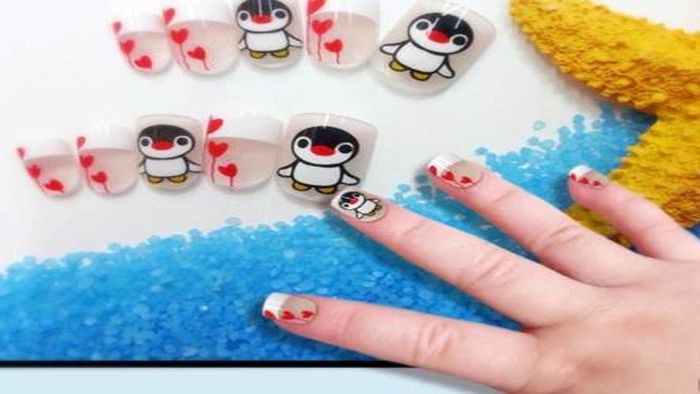 کاشت ناخن برای کودکان هم مد شد! + تصاویر 