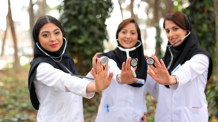 افزایش پزشک متخصص خانم بعد از انقلاب