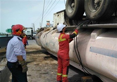 واژگونی تانکر 25000 لیتری در بزرگراه فتح + عکس