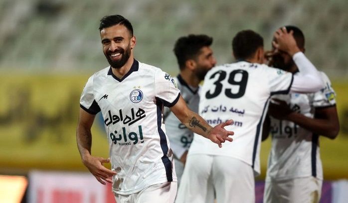 گیتاریست آبی ها فعلا در لیست سیاه فرهاد