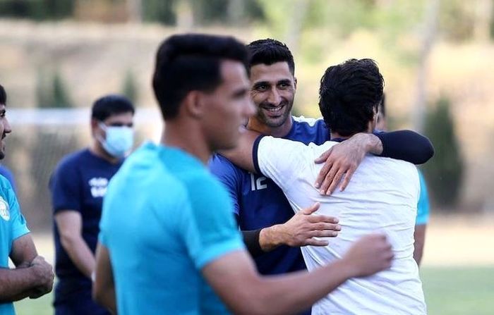 عقب گرد مجیدی از تصمیمش / ستاره شاکی آبی‌ها ماندگار شد؟