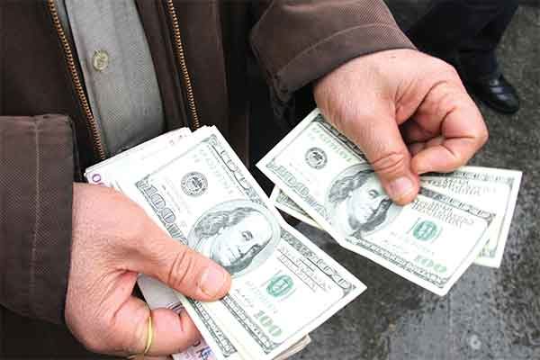 کاهش چشمگیر نرخ دلار اجتناب‌ناپذیر است