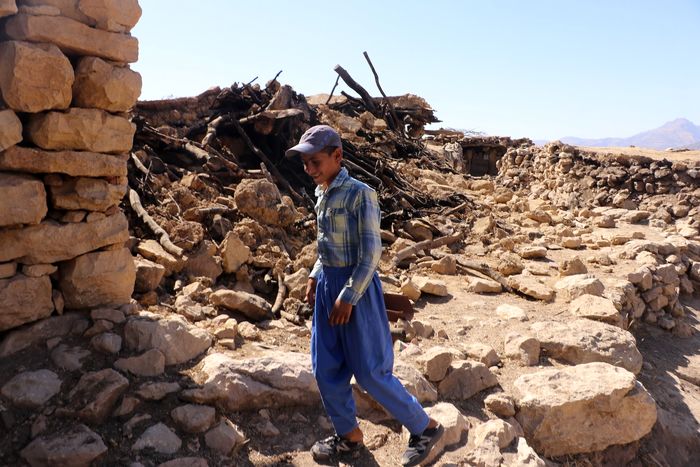 وضعیت مبهم زلزله زدگان اندیکا / وعده هایی که عملی نشد!