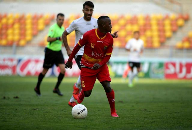ستاره فولاد به بازی با پرسپولیس رسید