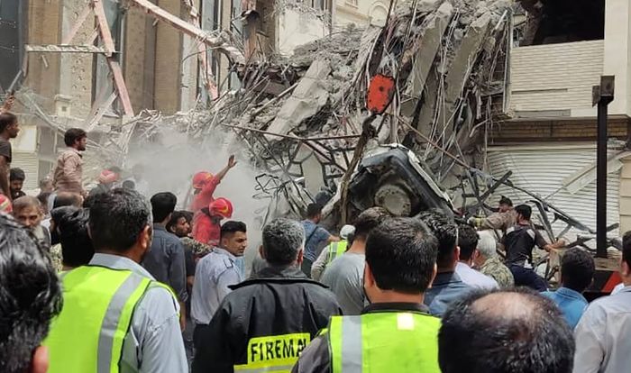 دستور ویژه رئیسی برای رسیدگی به سانحه ریزش ساختمان در آبادان